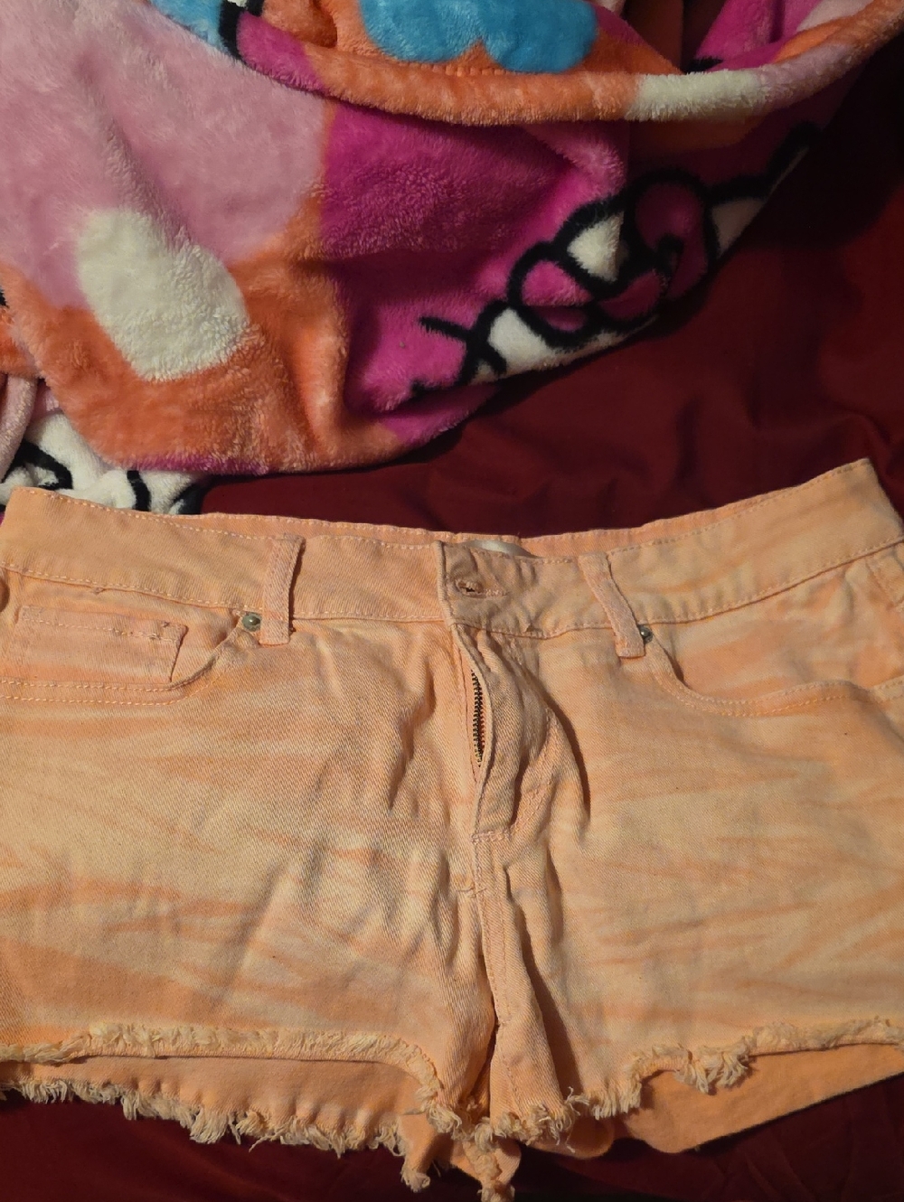 No Boundaries Peach Frayed Hem Jean Shorts